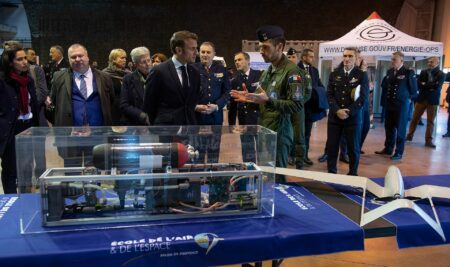Le drone RAPACE présenté aux vœux 2023 du président de la République